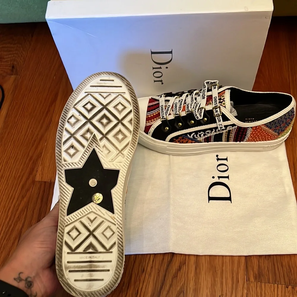 Gently used embroidered keds shoes - Picture 3 of 4